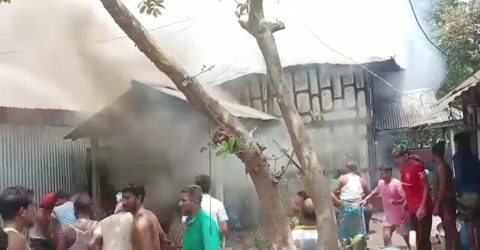 আগুনে পুড়ল বসতঘর, মাথা গোঁজার ঠাঁই নেই চার পরিবারের