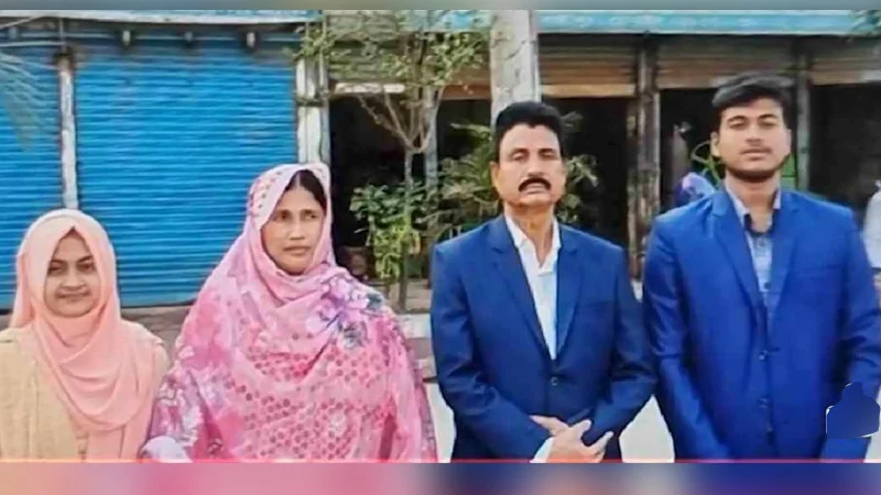 গ্যাসের আগুনে দগ্ধ স্বামী-স্ত্রী মারা গেলেন, হাসপাতালে ছেলে-মেয়ে