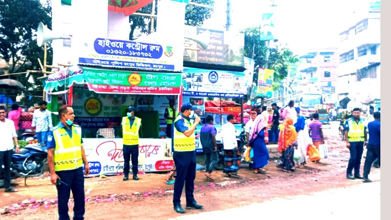 মহাসড়কে পুলিশ তৎপর থাকার ফলে স্বস্তিতে ঘরে ফিরছে উত্তরের আট জেলার মানুষ