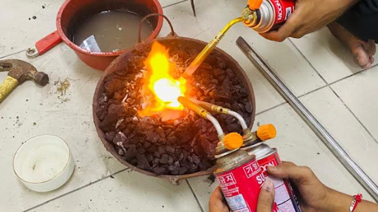 কাপড়ে পেস্টিং আর কম্বলে মুড়িয়ে সোনা পাচার, আটক ৩