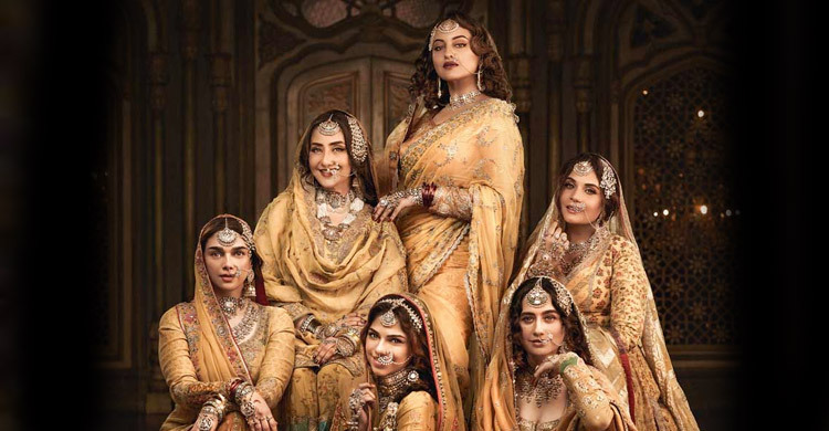 মনীষা-সোনাক্ষীরা ২০০ কোটির ওয়েব সিরিজে কে কত পেলেন?