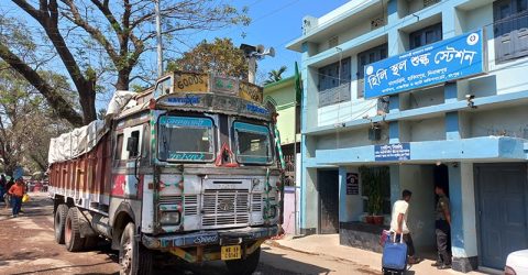 ৬ দিন পর হিলি স্থলবন্দরে আমদানি-রপ্তানি শুরু