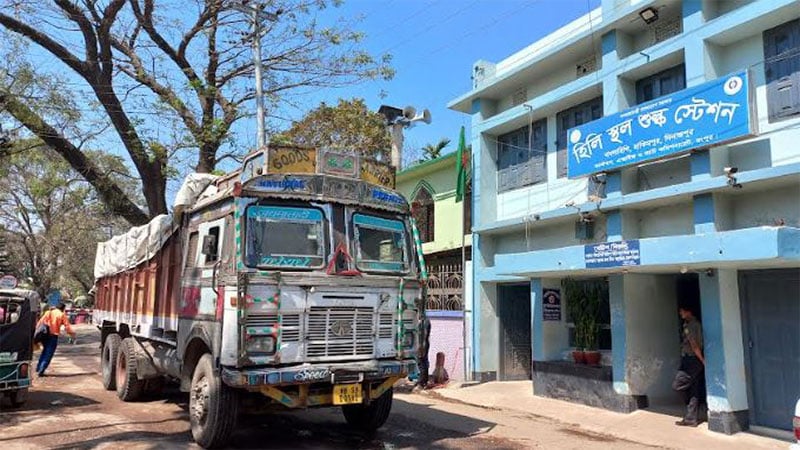 হিলি স্থলবন্দরে টানা ৬ দিন আমদানি-রপ্তানি বন্ধ