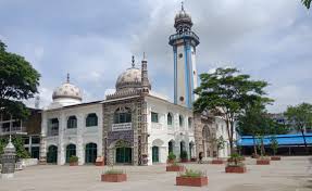মুসলিম স্থাপত্যের অনন্য নিদর্শন হাজীগঞ্জ বড় মসজিদ