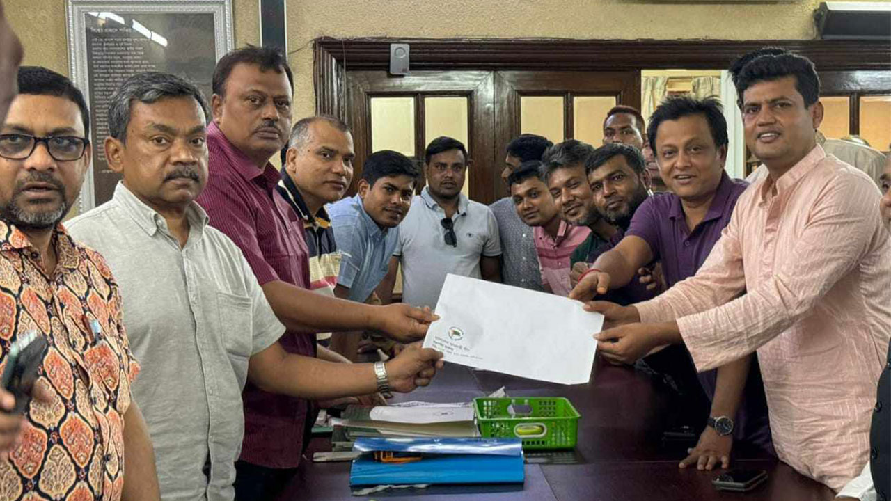 ঝিনাইদহ-১ উপ-নির্বাচনে আ.লীগের মনোনয়নপত্র সংগ্রহ করলেন মোস্তাফিজ