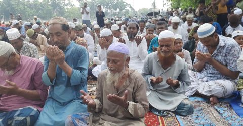 খুলনায় বৃষ্টির জন্য ইসতিসকার নামাজে কাঁদলেন হাজারও মুসল্লি