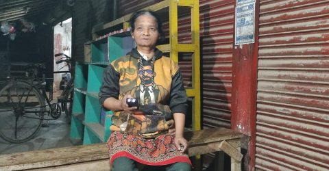 নৈশ প্রহরীর কাজ করেন পারুল বেগম