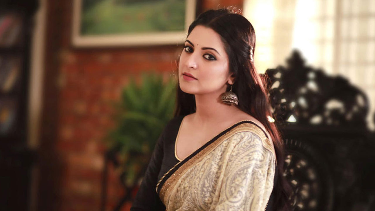 ব্যবসায়ী নাসিরের মামলায় পরীমণিকে আদালতে হাজির হতে সমন জারি
