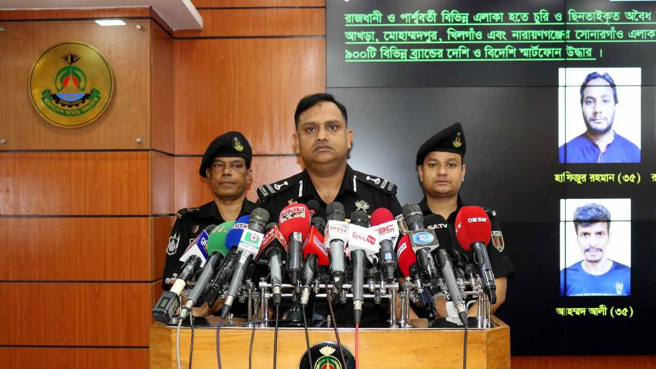 লন্ডন এক্সপ্রেসে আগুনের ঘটনা নাশকতা কি না খতিয়ে দেখছে র্যাব