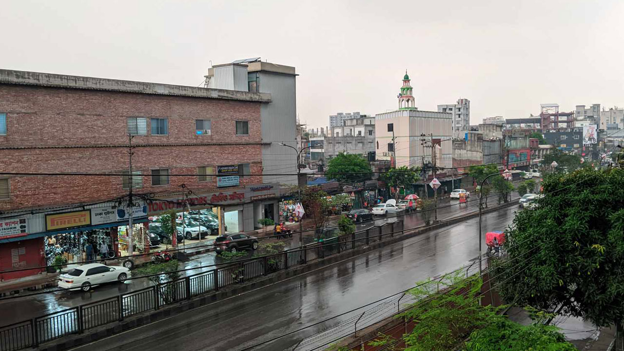 তাপপ্রবাহের মধ্যে ঢাকায় স্বস্তির বৃষ্টি