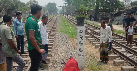 কুড়িগ্রাম এক্সপ্রেস ট্রেনের ধাক্কায় প্রাণ গেল অপর ট্রেনের যাত্রীর