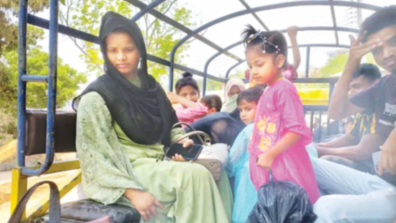 থানচি-রুমা ছেড়ে বান্দরবান শহরে ছুটছে মানুষ
