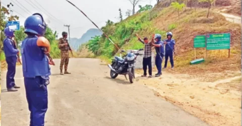 অস্ত্রের মজুত বাড়িয়ে দুর্র্ধষ কেএনএফ