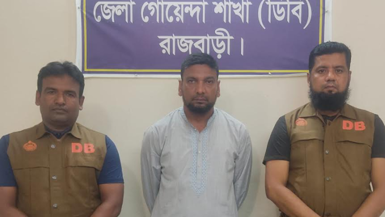 প্রার্থীরা নিজ যোগ্যতায় চাকরি পেলেও দিতে হতো ১৪ লাখ টাকা!