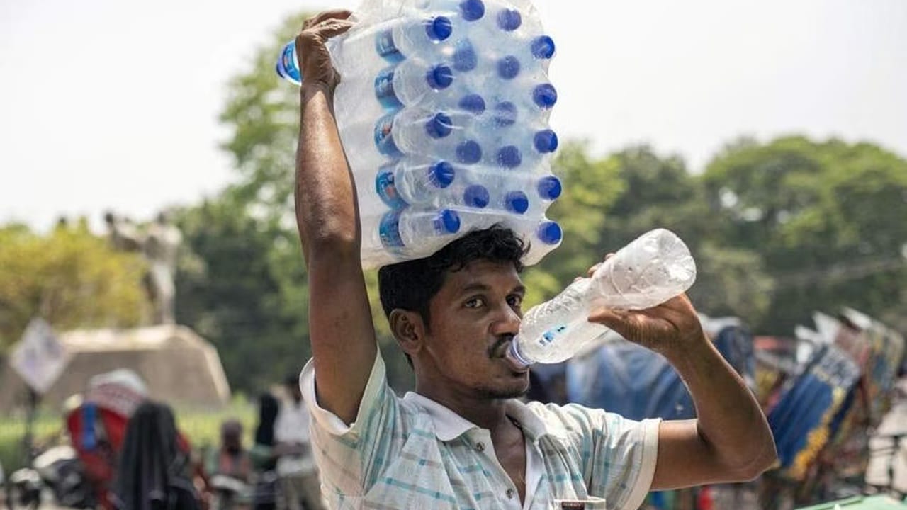 ৪০ ডিগ্রি ছাড়াল তাপমাত্রা, রাজধানীতে ৩৭.৬