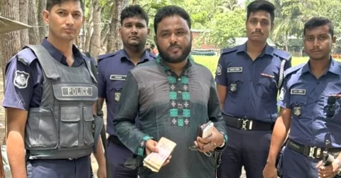 সিরাজগঞ্জের উপজেলা নির্বাচনে ভোট কেনা’র সময় লাখ টাকাসহ ইউপি চেয়ারম্যান আটক 