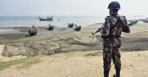 মিয়ানমারে সংঘাতের ফলে নাফনদ জেটিঘাট জনশূন্য, মাছ ধরা বন্ধ