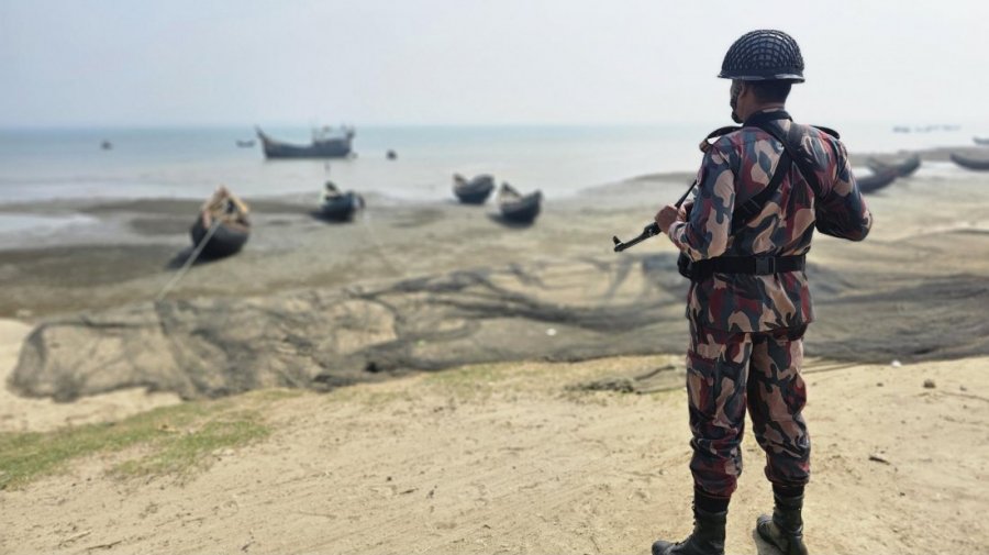 মিয়ানমারে সংঘাতের ফলে নাফনদ জেটিঘাট জনশূন্য, মাছ ধরা বন্ধ