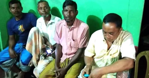 উপজেলা নির্বাচনে প্রার্থীর পক্ষে টাকা বিতরণ করলেন প্রিজাইডিং অফিসার, আটক ৪