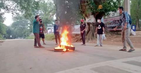 ইউপিডিএফের ডাকে খাগড়াছড়িতে চলছে আধাবেলার অবরোধ