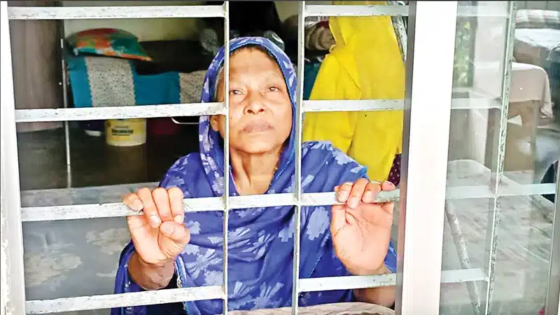 বুকে বড় বাজে সন্তানের হেলা