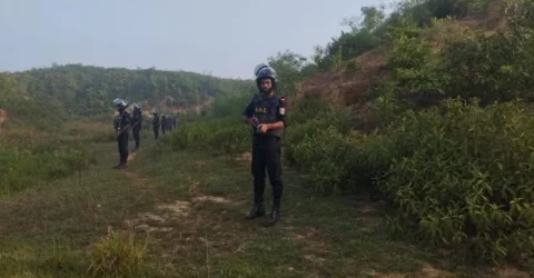 রোহিঙ্গা ক্যাম্পে র‍্যাবের অভিযান, মিলেছে অস্ত্র-গুলি-গ্রেনেড-রকেট সেল