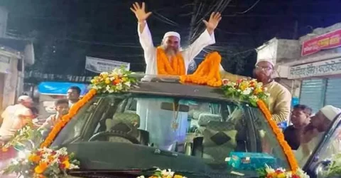 ইমামের রাজকীয় বিদায়, ফুল সজ্জিত গাড়িতে পৌঁছে দেওয়া হলো বাড়িতে