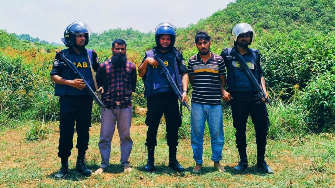 নাশকতার জন্য অস্ত্র-গ্রেনেড মজুদ করা হয় পাহাড়ের আস্তানায়ঃ আরসার দুই কমান্ডারের স্বীকারোক্তি