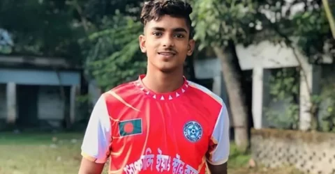 সিরাজগঞ্জের অয়নের চোখে ম্যানচেস্টার ইউনাইটেড স্বপ্ন