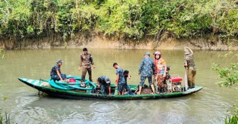 সুন্দরবনের আগুন নেভাতে যোগ দিয়েছে নৌ ও বিমান বাহিনী