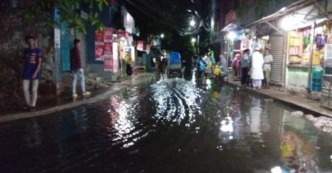 খুলনায় আড়াই ঘণ্টার বৃষ্টিতে শহরে জলাবদ্ধতা
