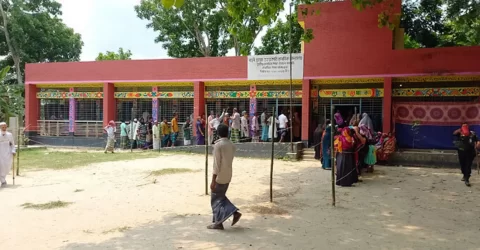 ভোট দিতে এসে স্ট্রোকে ভোটারের মৃত্যু