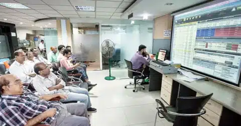 আরও ৫ হাজারের বেশি বিনিয়োগকারী সব শেয়ার বিক্রি করে দিয়েছেন