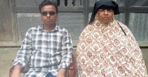 মায়ের অনুপ্রেরণায় আজ উচ্চশিক্ষিত দৃষ্টি প্রতিবন্ধী সাইফুল