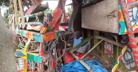 চাঁপাইনবাবগঞ্জে ট্রাক-ভটভটি সংঘর্ষে প্রাণ গেল যুবকের