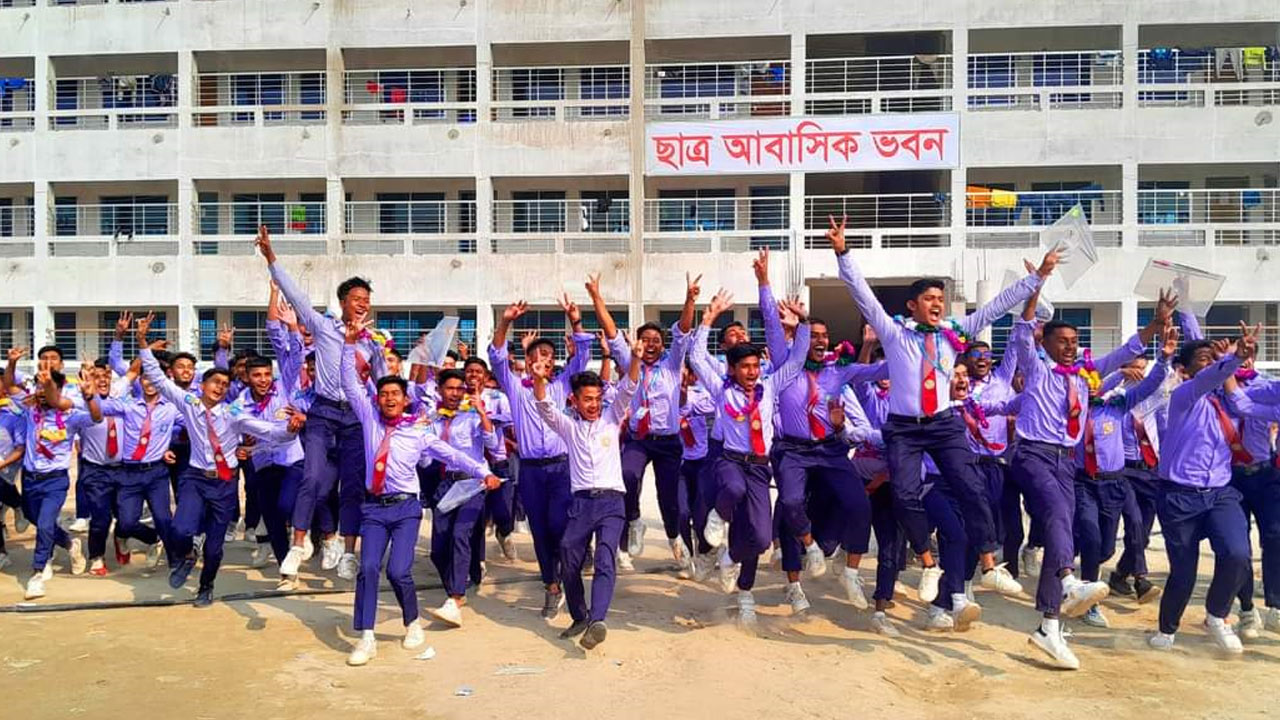 দিনাজপুর বোর্ডে বেড়েছে পাসের হার ও জিপিএ-৫