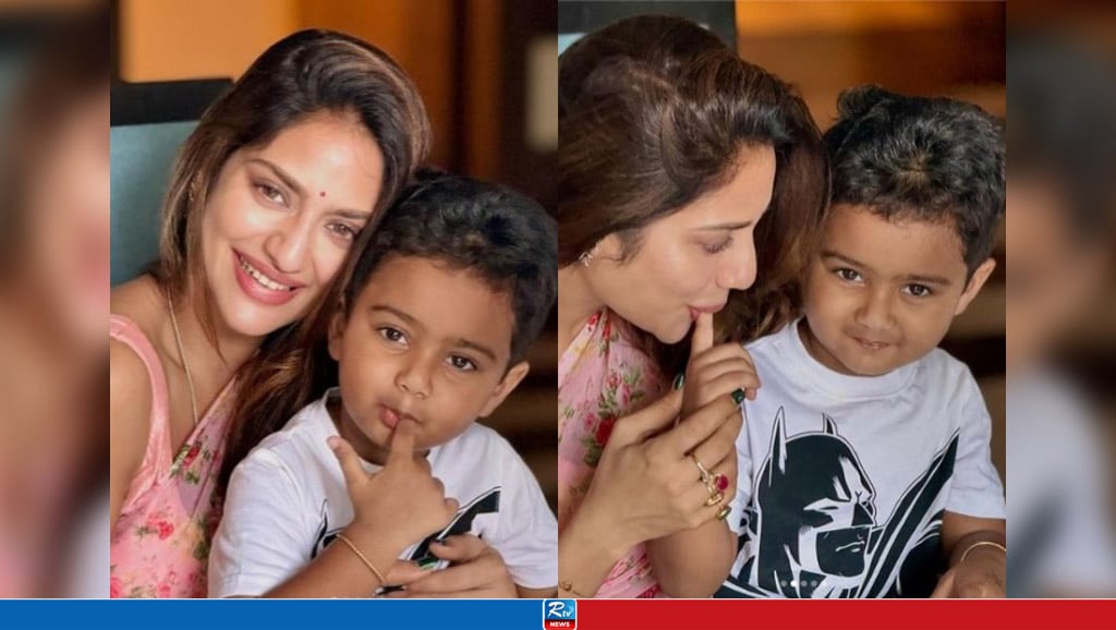 ছেলেকে প্রকাশ্যে আনলেন নুসরাত