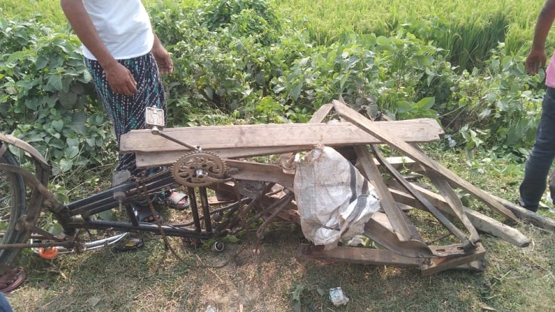 কাভার্ডভ্যানের ধাক্কায় প্রাণ গেল বৃদ্ধের, আহত ৩