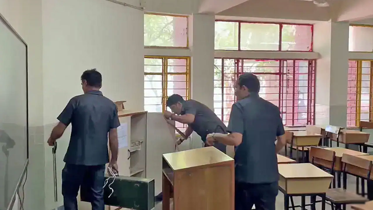 লখনৌতে অনেক স্কুলে বোমার হুমকি, বাড়ি পাঠানো হলো শিক্ষার্থীদের