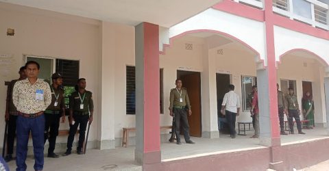 ইসলামপুরে ৪ ঘণ্টায় এক বুথে ভোট পড়েছে ৭টি