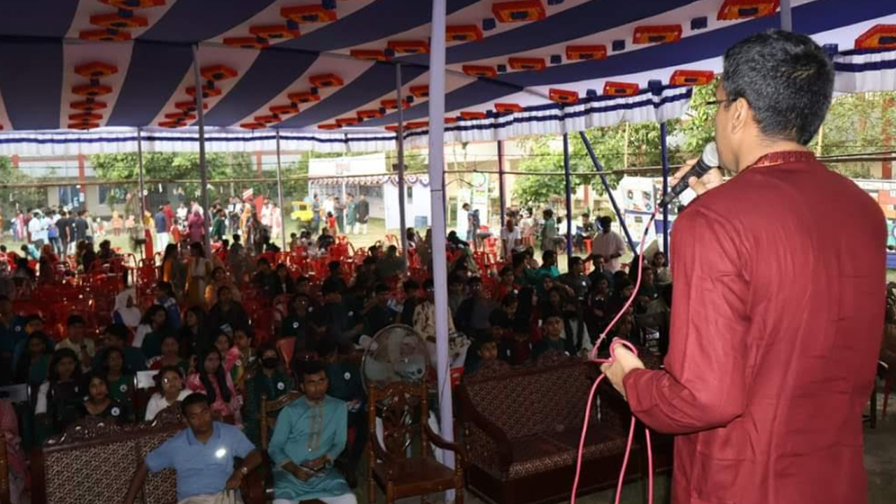 শিক্ষার্থী-অভিভাবকদের সচেতনতায় পুলিশের সাইবার নিরাপত্তা সেমিনার