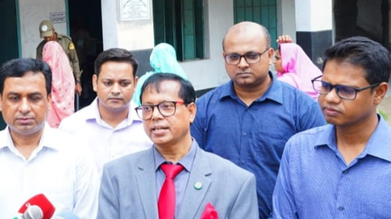 ভোটে সহিংসতার চেষ্টা করে লাভ হবে না : রাজশাহী বিভাগীয় কমিশনার