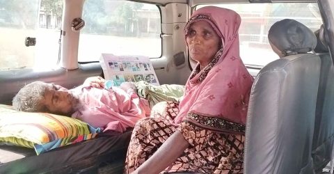 শেষ মুহূর্তে অ্যাম্বুলেন্সে শুয়ে ভোট দিলেন ইব্রাহিম