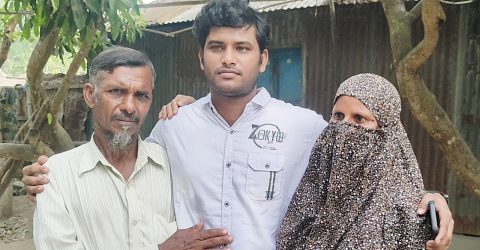 জিম্মি হওয়ার ৬৭ দিন পর বাবা-মায়ের বুকে ফিরলেন নাবিক নাজমুল