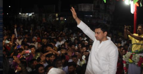 শেষ পথসভায় ভোটারদের শপথ করালেন এমপি পুত্র সাবাব