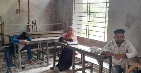 ভোটার নেই, ঘুমাচ্ছেন পোলিং এজেন্ট