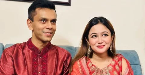 আংটিবদলের খবরে চমক দিলেন চমক