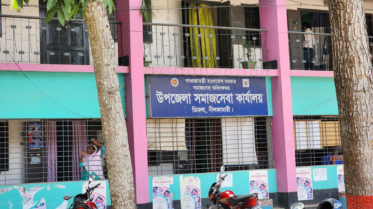 মৃত দেখিয়ে ভাতা বন্ধ, দ্বারে দ্বারে ঘুরছেন জীবিতরা