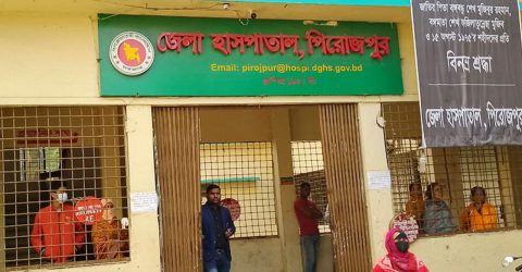স্বামীকে বাঁচাতে গিয়ে প্রাণ গেল স্ত্রীর