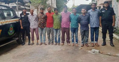 ফেনীতে সড়কে চাঁদাবাজির দায়ে দুই ভাইসহ ৮ জন কারাগারে